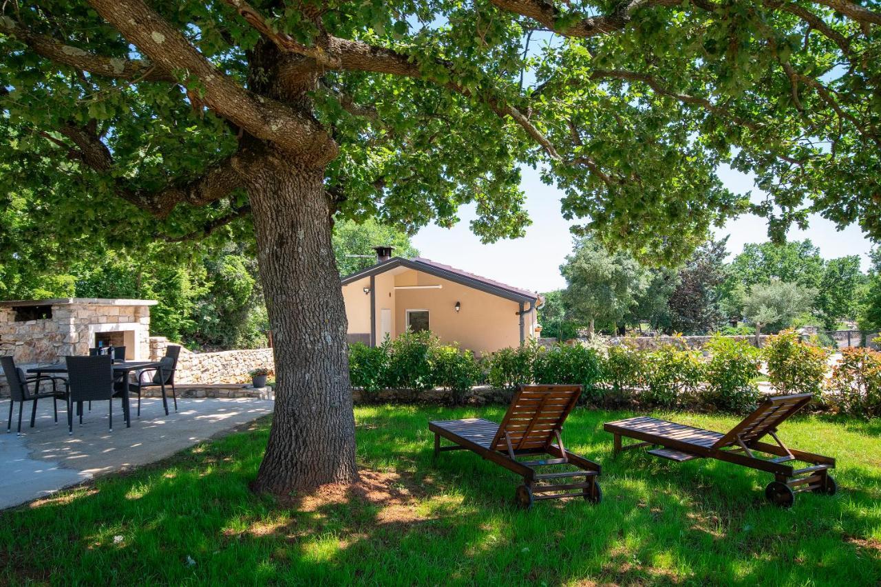 Вілла Old Oak Holiday House Ровінь Екстер'єр фото