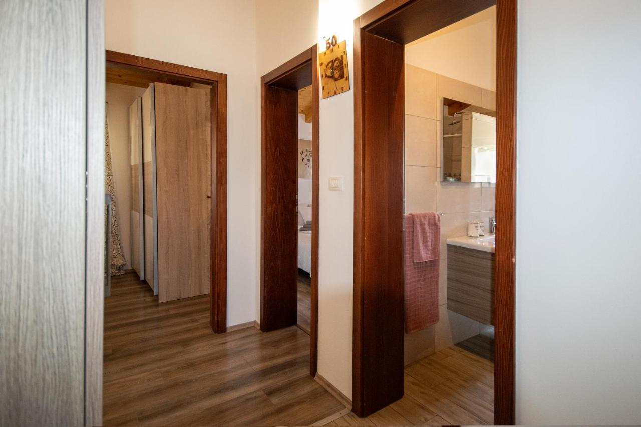 Вілла Old Oak Holiday House Ровінь Екстер'єр фото